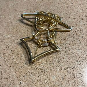 JJ Jonette Vintage Cut Out Lady In Hat W/ Pearl Necklace Brooch